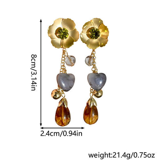 Retro stílusú szív alakú, virágos bojtos fülbevaló – gyantacsepp és fém díszítés