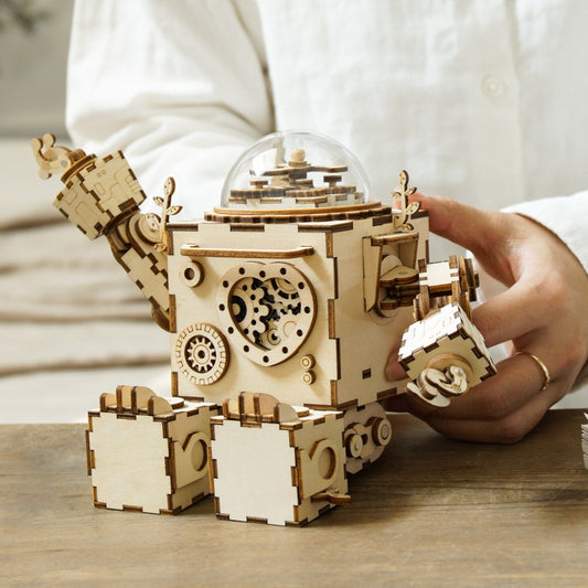 DIY fa robot zenélődoboz – kézzel készíthető ajándék fiúknak és lányoknak